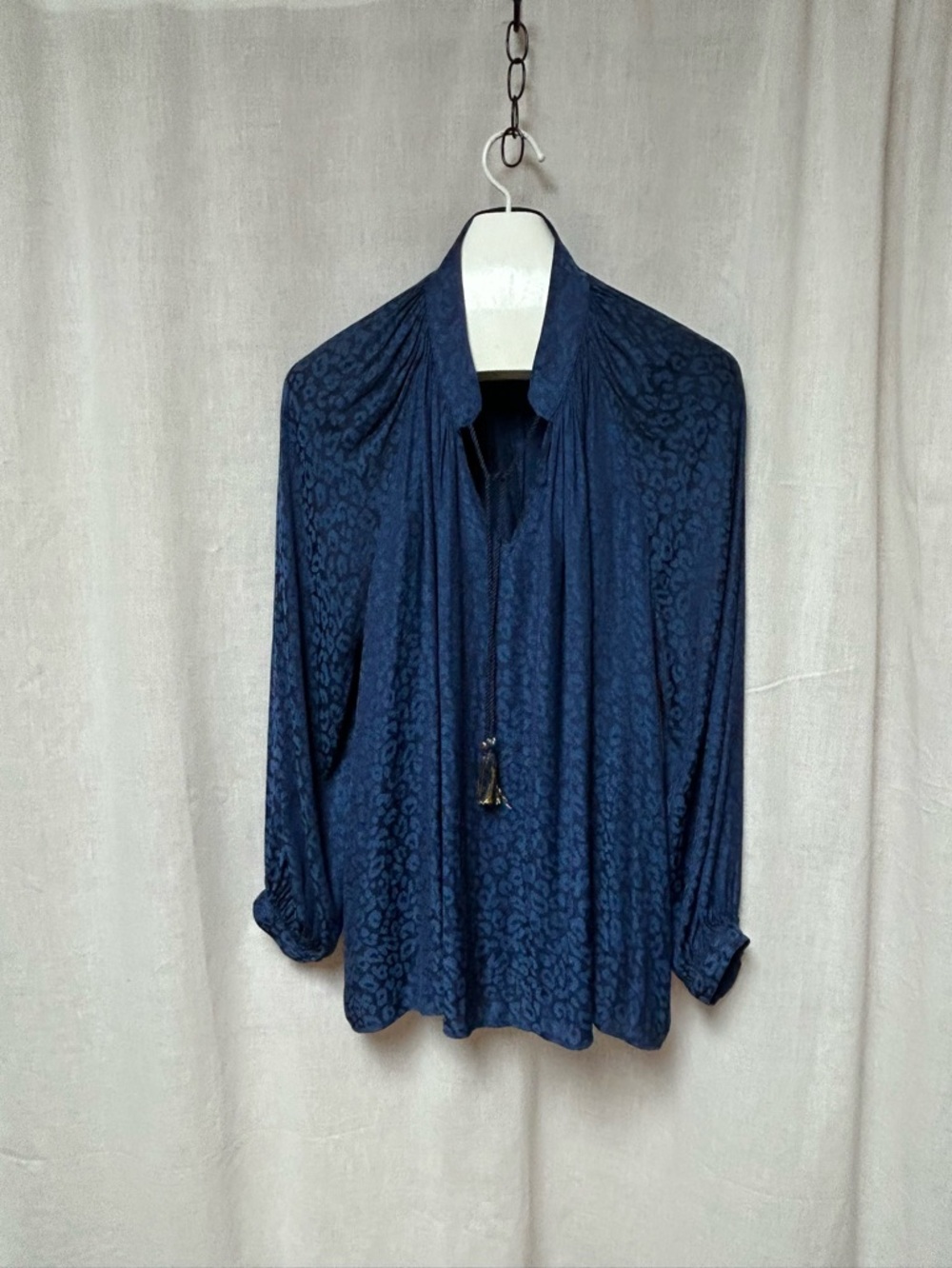 Tunic long sleeve blouse size 2X. Navy nice flowy blouse
